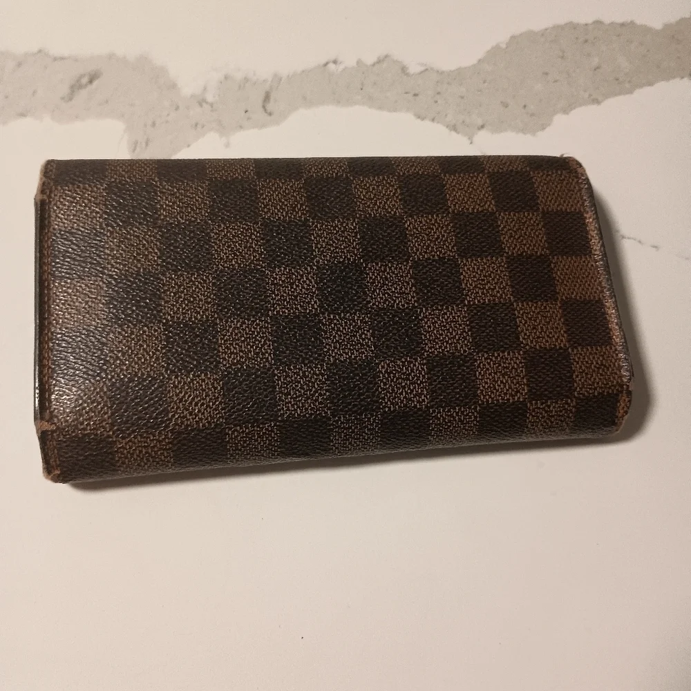 Authentic Louis Vuitton Damier Sarah Longwallet